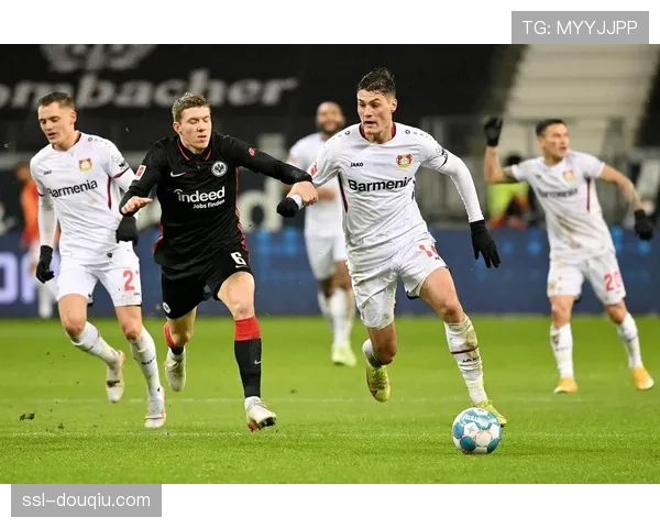 法兰克福进球因手球被VAR判定无效 足球场上科技再度引发争议