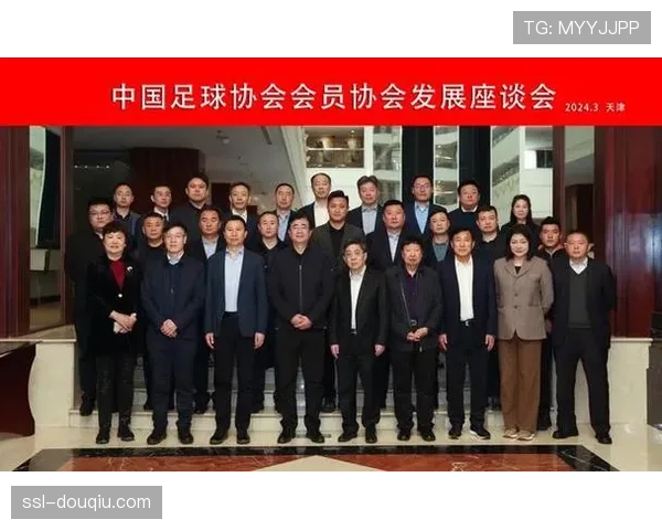 多国足协开设教练培训课程并完善退役球员安置计划推动足球事业发展