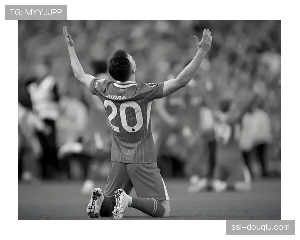 阿隆索携皇马众将安菲尔德献花 深情悼念利物浦旧将若塔