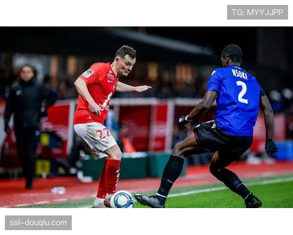 十人布雷斯特1-0摩纳哥,阿若克染红难阻主场爆冷 十人布雷斯特1-0摩纳哥,阿若克染红难阻主场爆冷