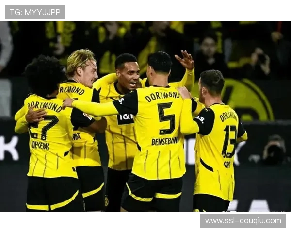 多特蒙德球迷雪中高歌，客场绝平后的狂欢瞬间